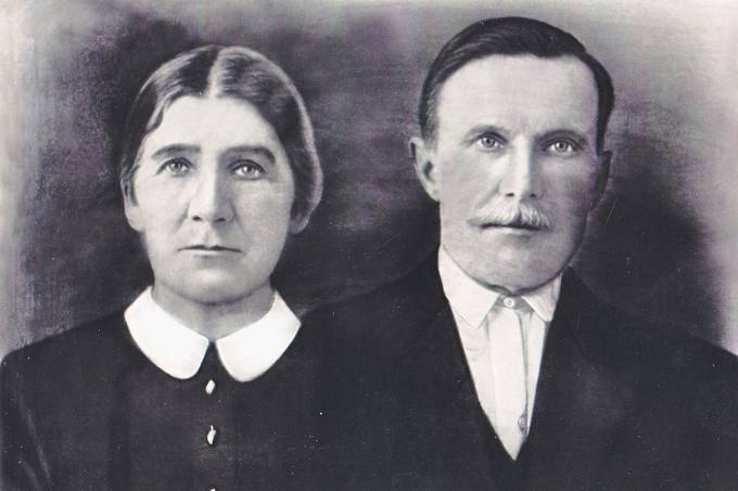 Bronislavos Paliulytės-Kubilienės močiutė Veronika ir senelis Aleksandras